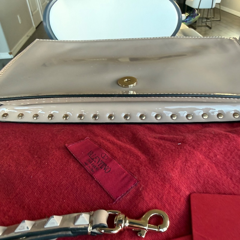 Valentino Garavani nude patent leather clutch/wristlet - Picture 6 of 6